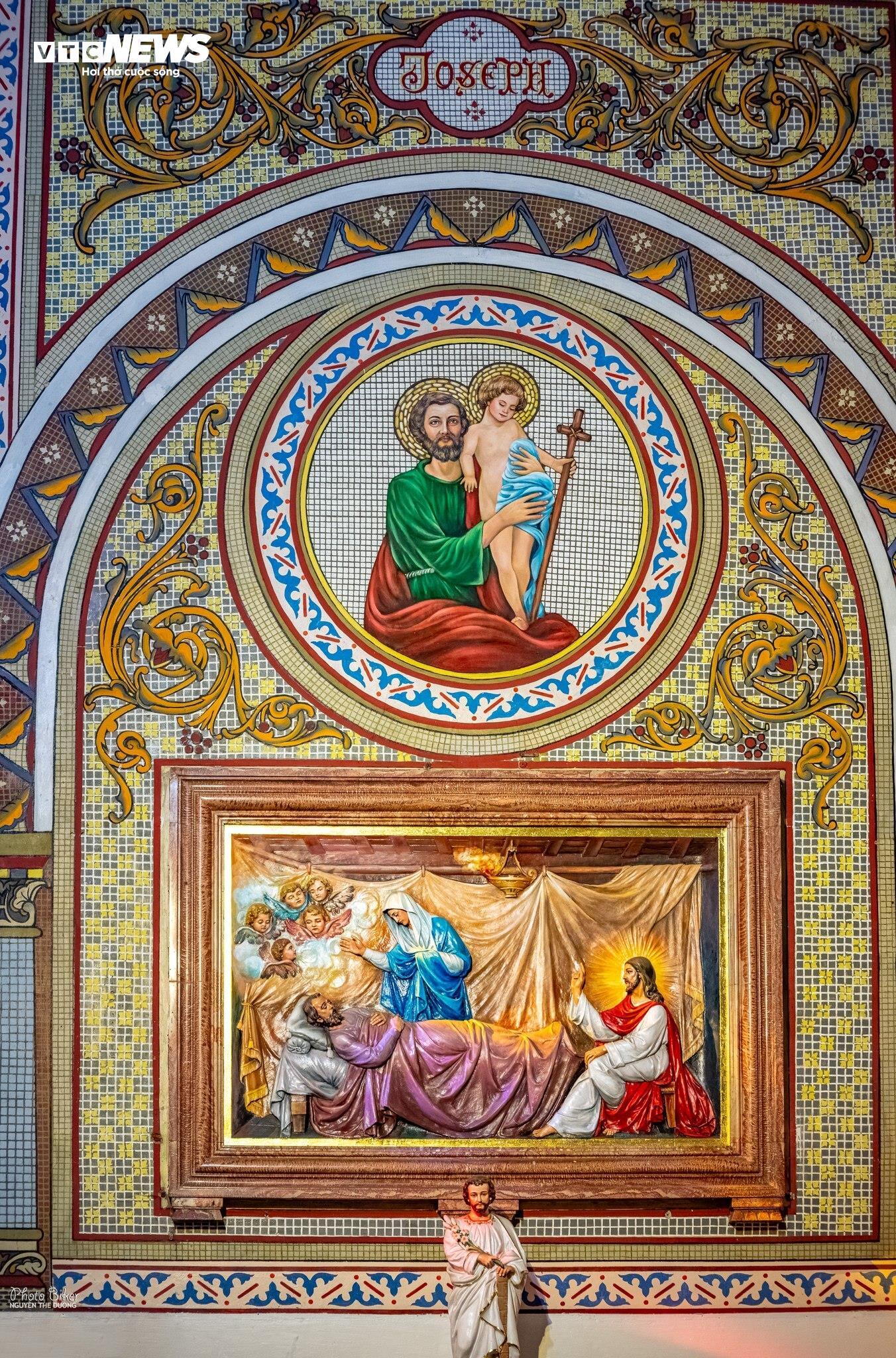 Chiêm ngưỡng thánh đường hơn 100 năm tuổi với kiến trúc độc đáo ở TP.HCM - Ảnh 6