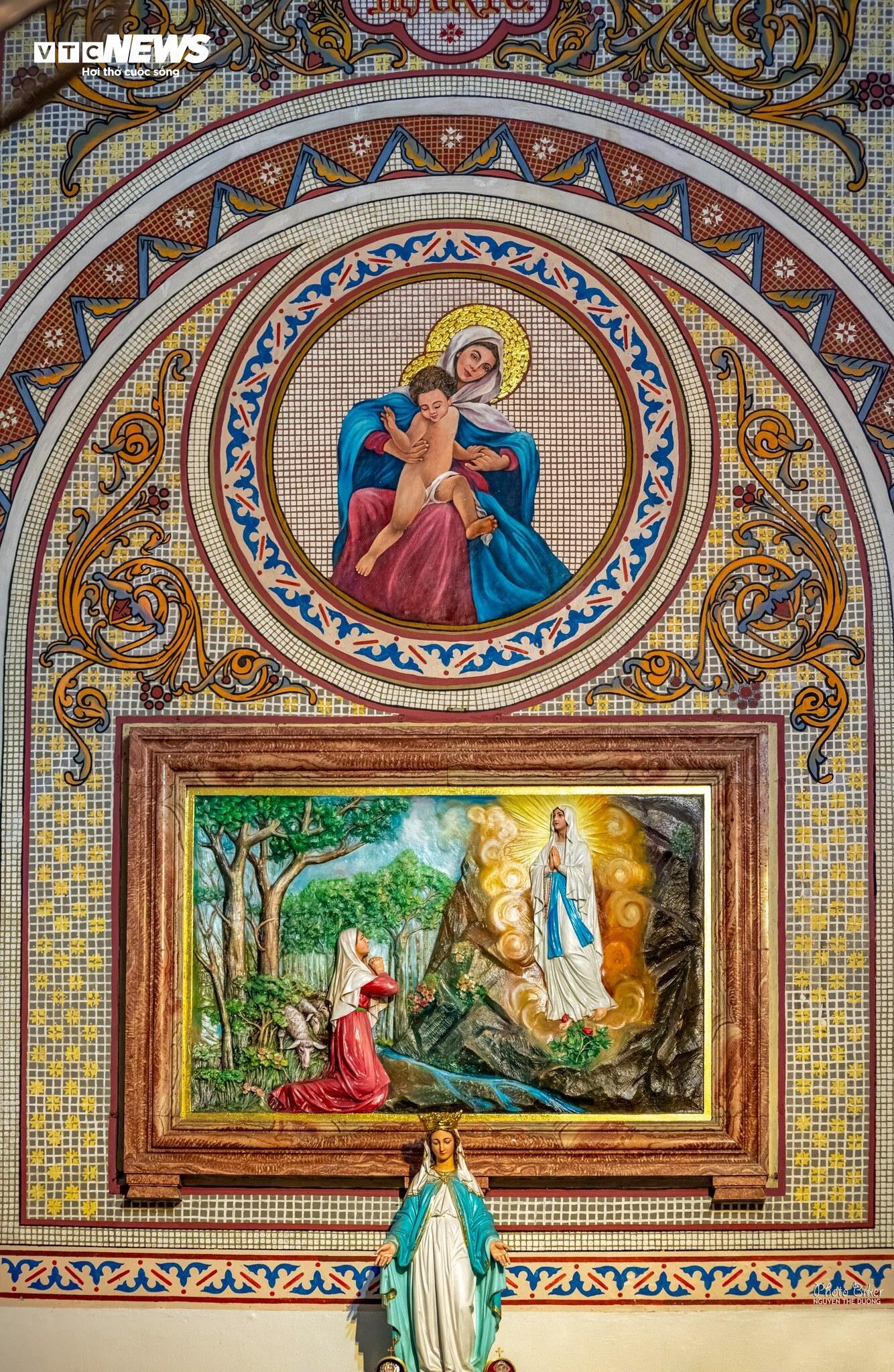 Chiêm ngưỡng thánh đường hơn 100 năm tuổi với kiến trúc độc đáo ở TP.HCM - Ảnh 7