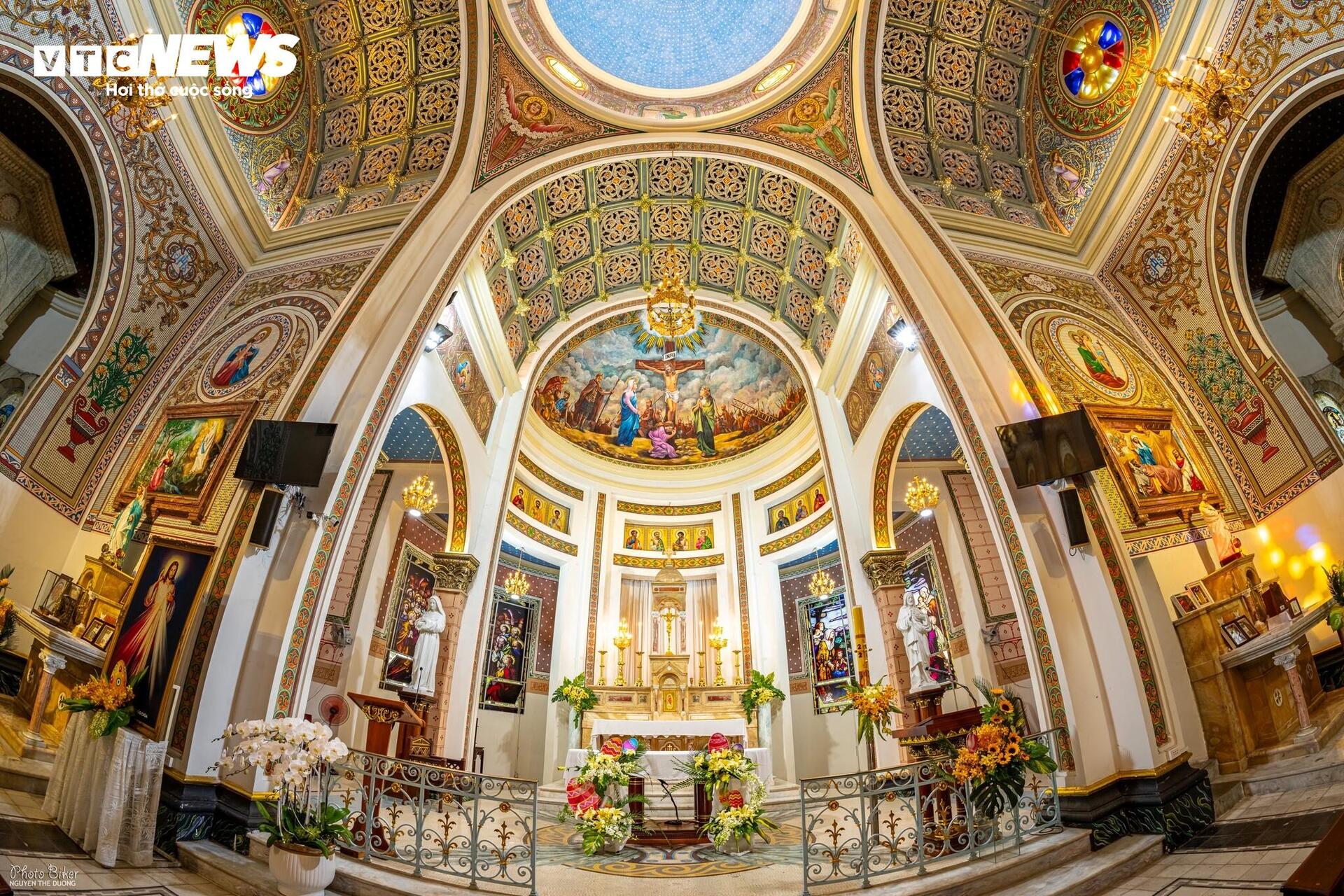 Chiêm ngưỡng thánh đường hơn 100 năm tuổi với kiến trúc độc đáo ở TP.HCM - Ảnh 3