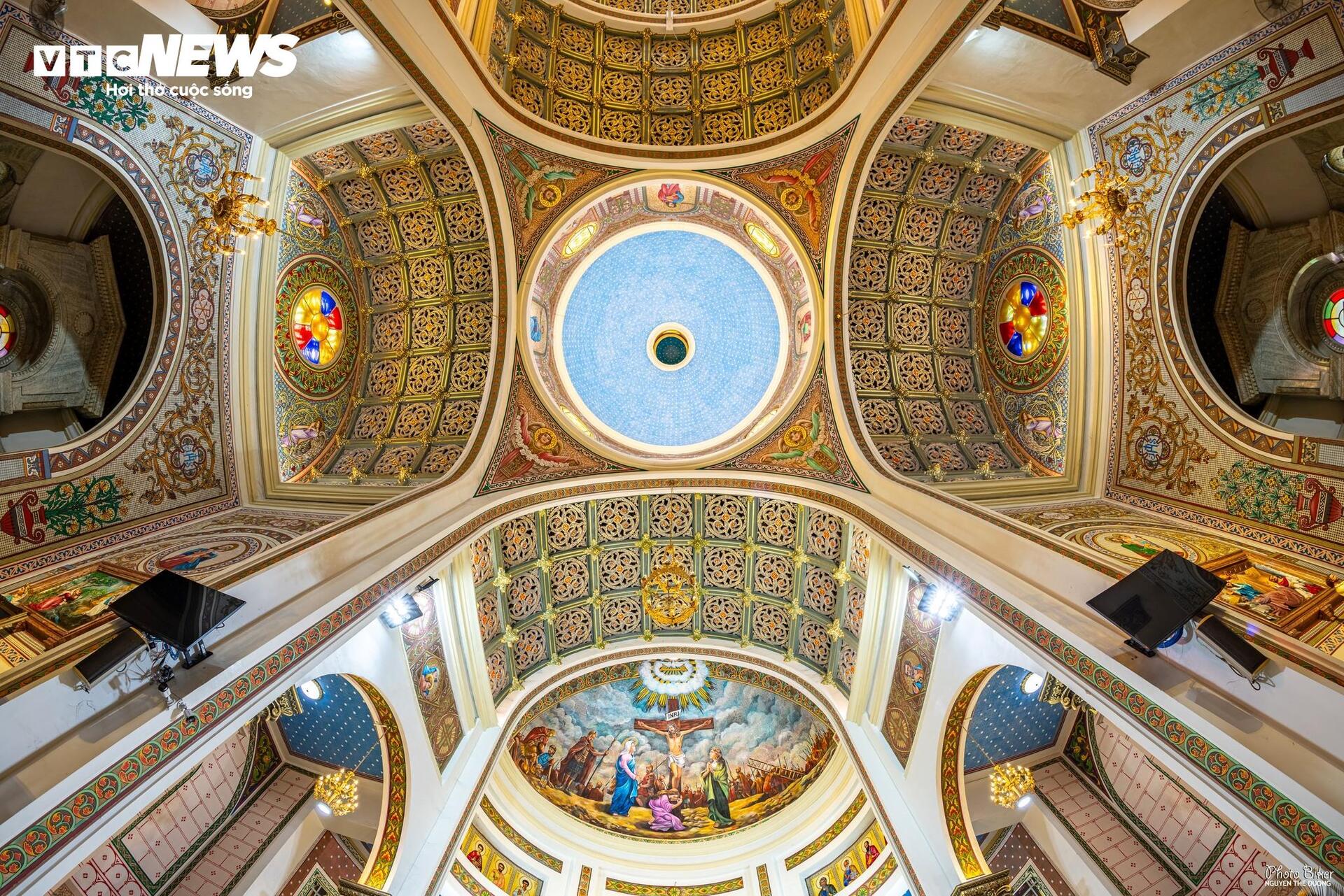 Chiêm ngưỡng thánh đường hơn 100 năm tuổi với kiến trúc độc đáo ở TP.HCM - Ảnh 9