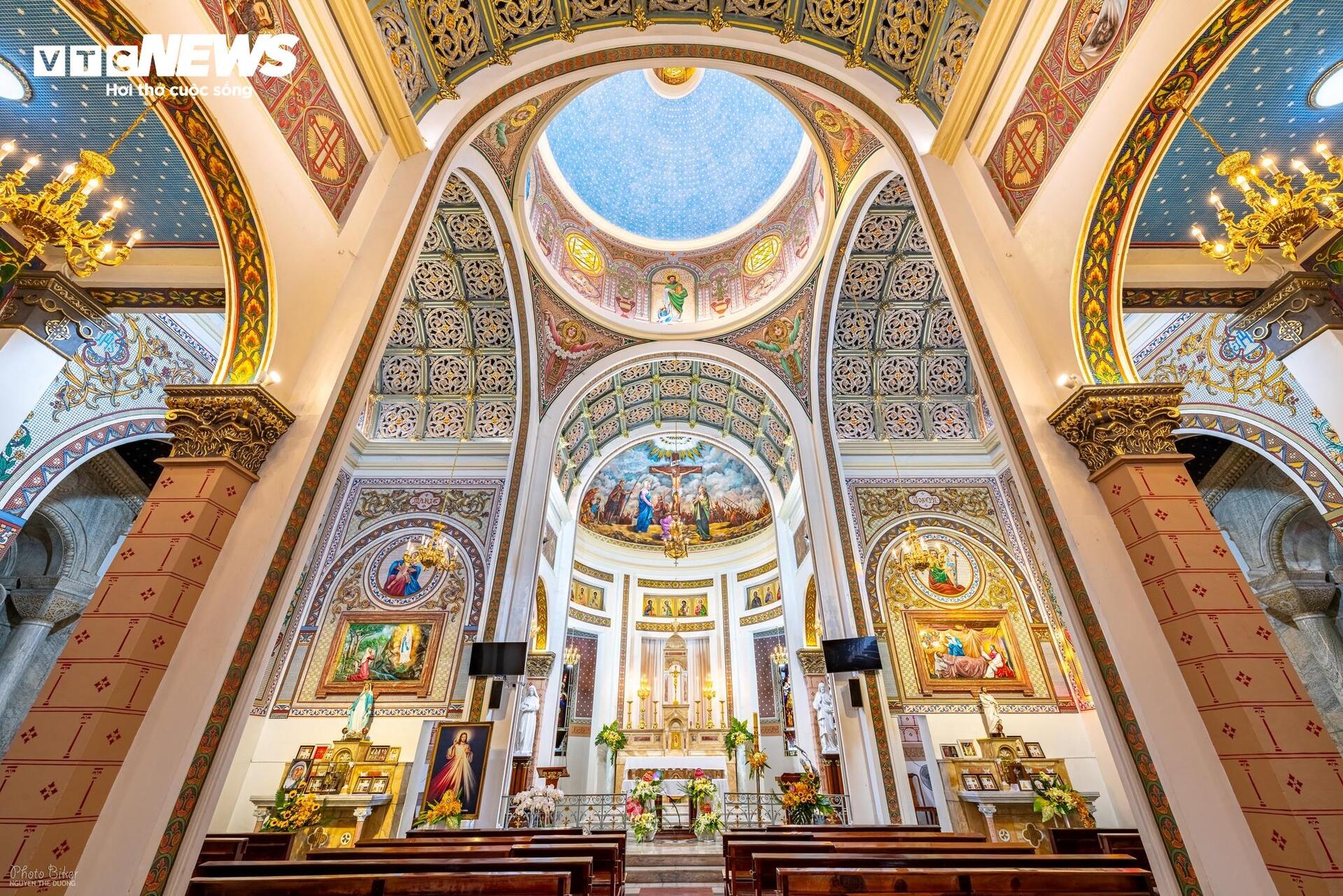 Chiêm ngưỡng thánh đường hơn 100 năm tuổi với kiến trúc độc đáo ở TP.HCM - Ảnh 12