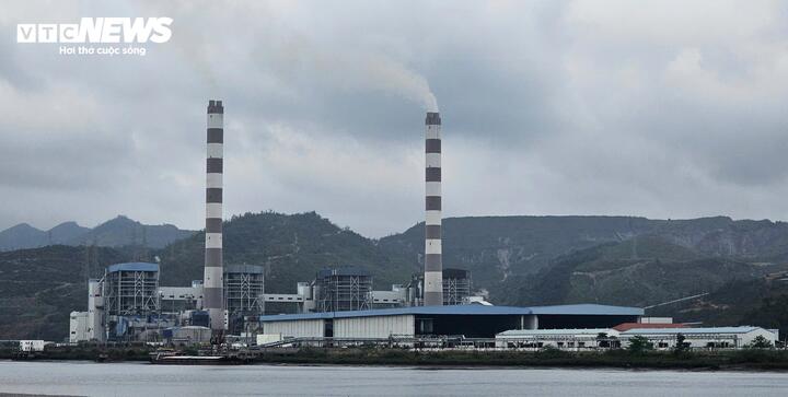 Vì sao Nhà máy nhiệt điện Quảng Ninh vẫn hoạt động dù vi phạm xả thải? - Ảnh 1