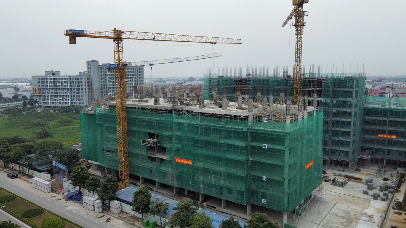 Doanh nghiệp bất động sản 'đứng ngồi không yên' - Ảnh 1