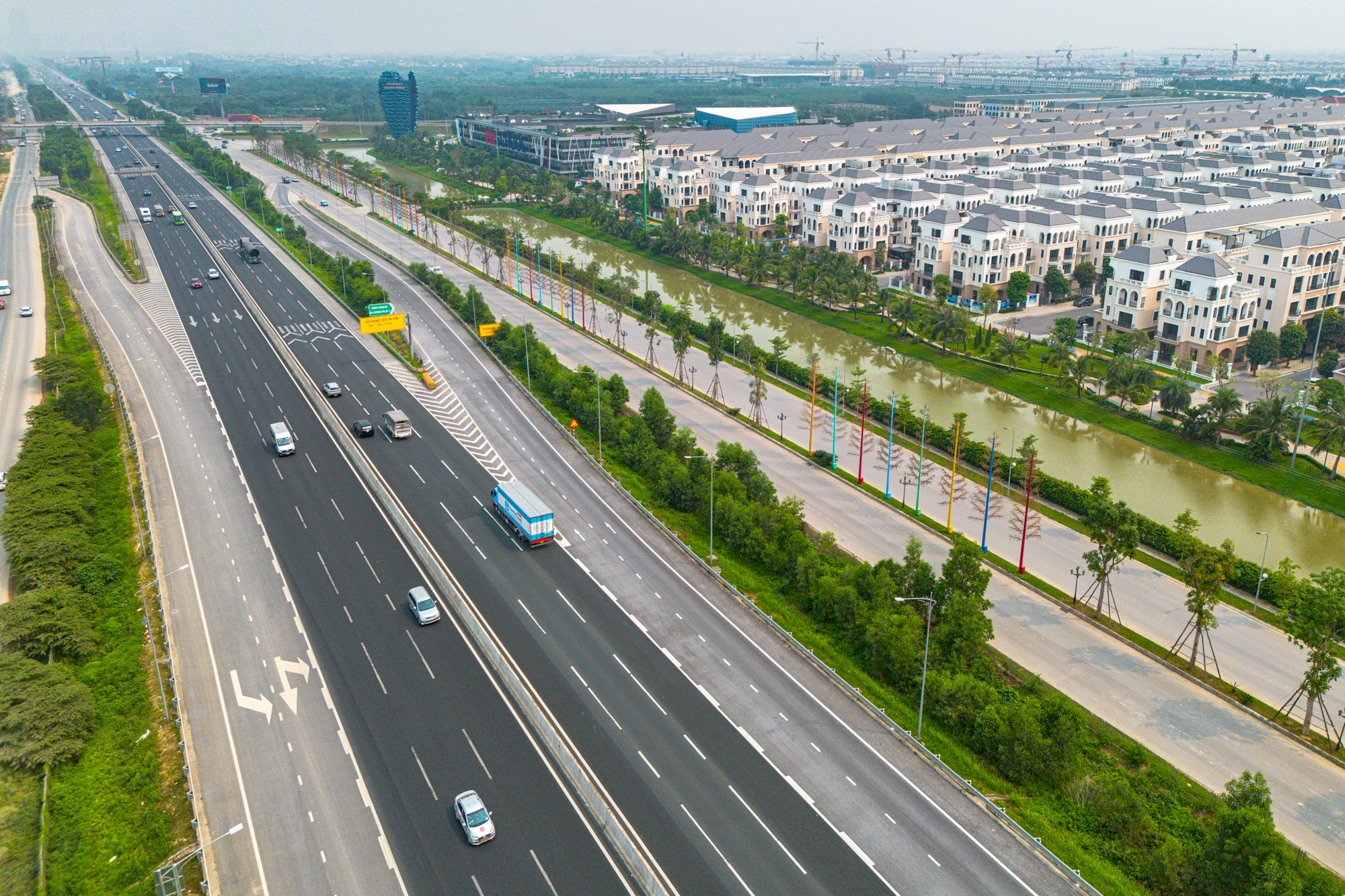 Cận cảnh 2 cây cầu trị giá 16.000 tỷ đồng, kết nối các khu đô thị hàng chục tỷ USD, chiếm 50% nguồn cung căn hộ Hà Nội - Ảnh 12