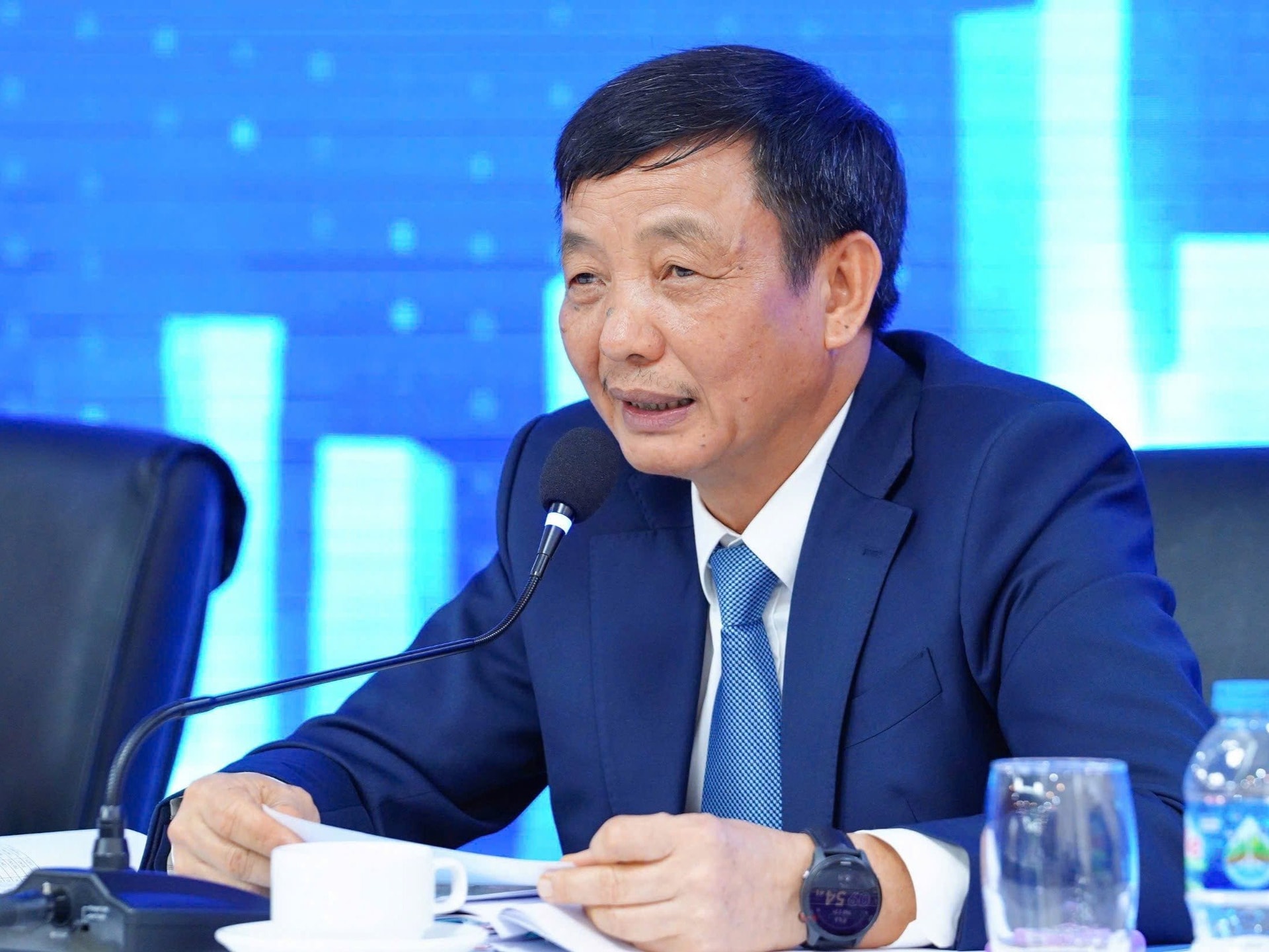 Vinaconex vừa phê duyệt một giao dịch "đặc biệt" với gia đình Tổng giám đốc: Chuyện gì đang xảy ra? - Ảnh 1