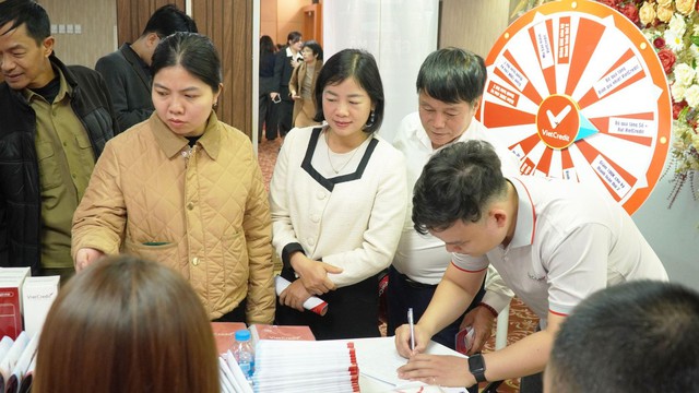 VietCredit hợp tác với FAST giúp doanh nghiệp tiếp cận nguồn vốn kinh doanh - Ảnh 1