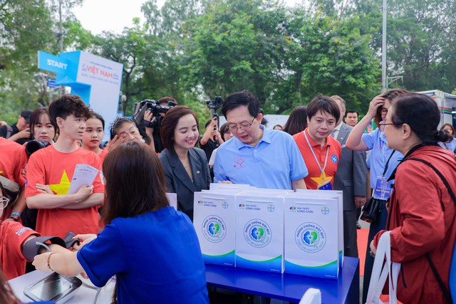 Long Châu và Bayer cùng ngành y tế đẩy lùi gánh nặng đột quỵ - Ảnh 1