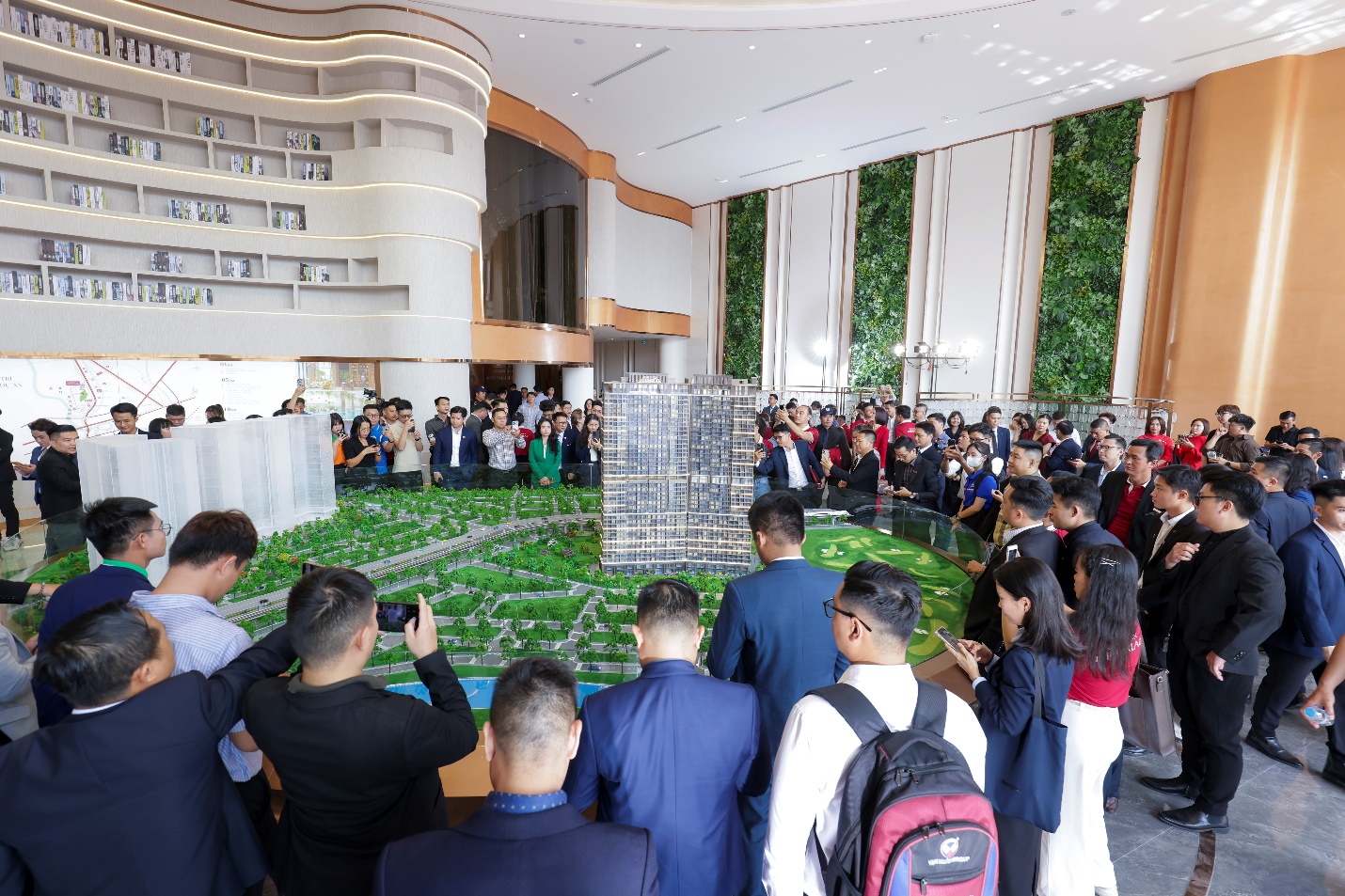 Chính thức khai trương Sales Gallery Khải Hoàn Imperial ngay mặt tiền Quốc lộ 13 - Ảnh 1