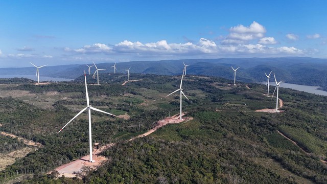 Dấu ấn của bầu Hiển tại Lào: Kỳ tích 16 tháng đưa điện gió về Việt Nam - Ảnh 1