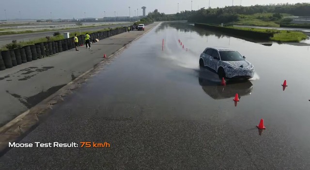 Loạt bài thử vận hành cho thấy định hướng chú trọng an toàn trên Geely EX2 - Ảnh 1