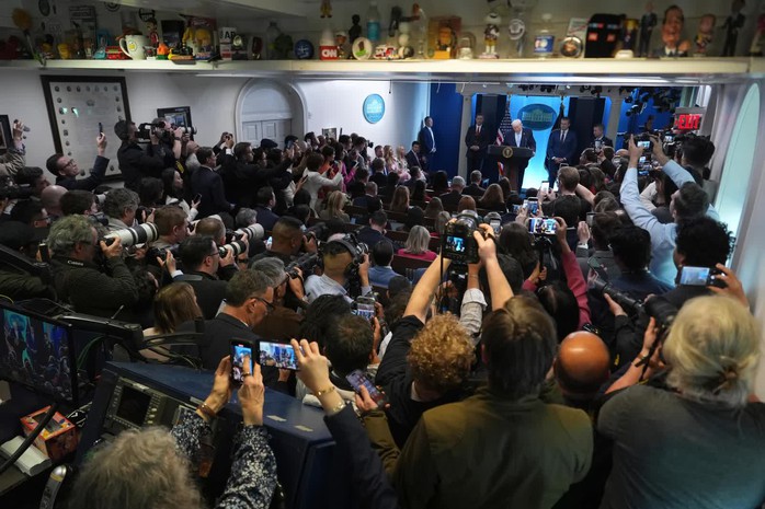 Ông Donald Trump thông báo "tạm ngưng ném bom", Iran tuyên bố "chiến thắng" - Ảnh 1