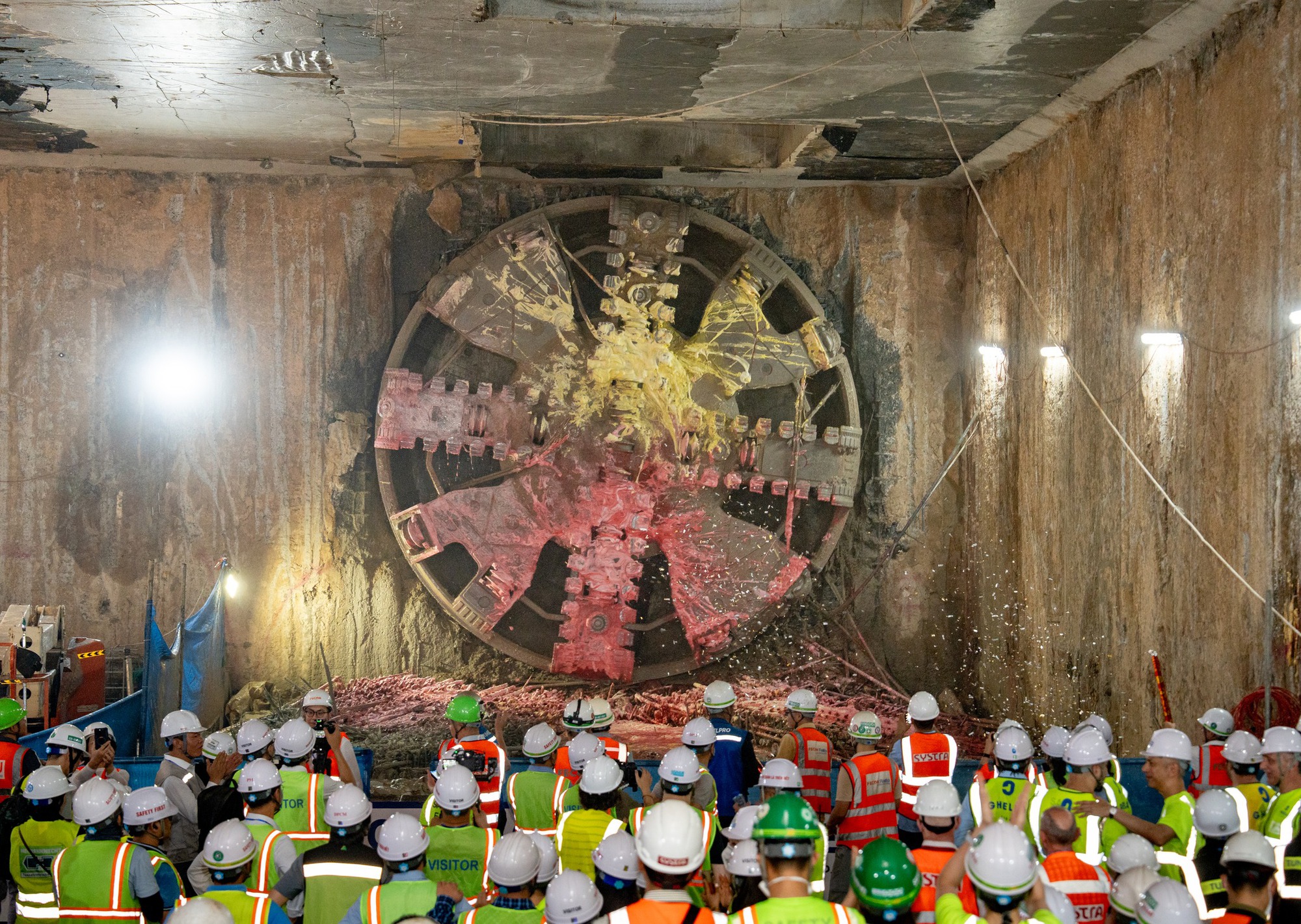 Thiết kế riêng cho tuyến metro hơn 34.000 tỷ đồng, 'quái vật' 850 tấn từ Đức chính thức đào thông 4km hầm dưới lòng Hà Nội - Ảnh 1