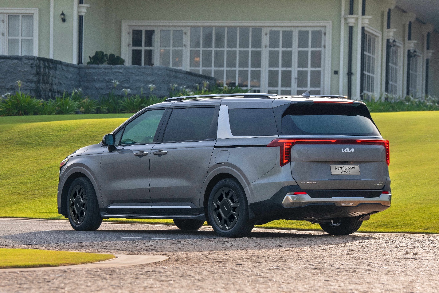 Hơn 500 khách hàng đã chọn mua SUV cao cấp Kia New Carnival Hybrid đầu năm 2026 - Ảnh 3