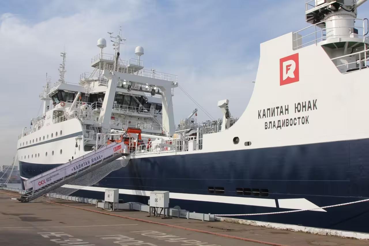 Nga bàn giao "kiệt tác" hiện đại bậc nhất, có thể lênh đênh trên biển 45 ngày để làm nhiệm vụ đặc biệt - Ảnh 1