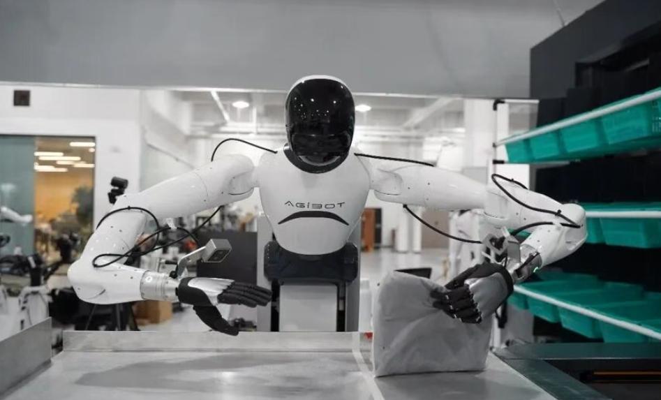 Chuyện lạ trong một nhà máy ở Trung Quốc: Xuất hiện lực lượng lao động mới, độ chính xác 100% - Ảnh 1