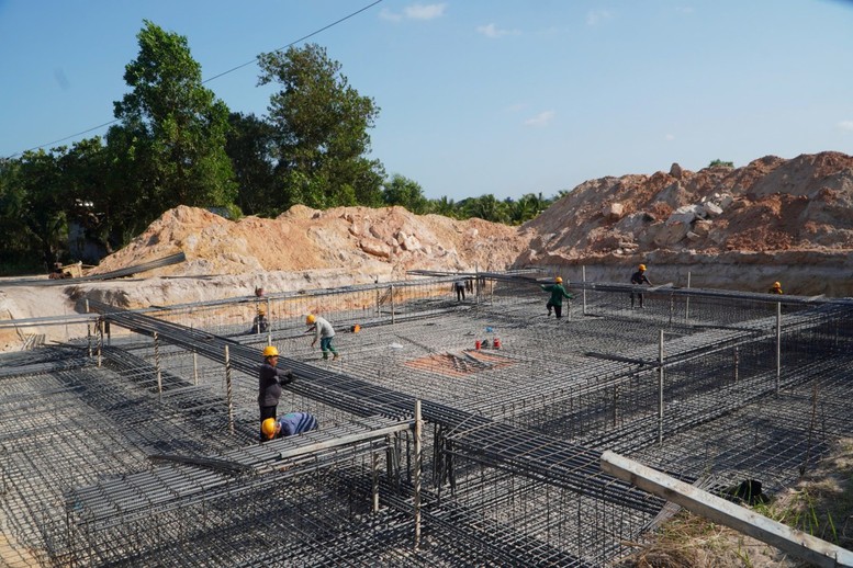 Đẩy nhanh tiến độ thi công các công trình điện phục vụ APEC 2027 tại Phú Quốc - Ảnh 2