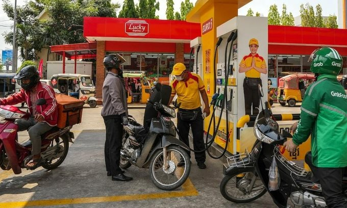 Giá nhiên liệu tăng gấp đôi, quốc gia láng giềng Việt Nam vẫn tự tin tuyên bố: Chúng tôi không cần nhập khẩu từ Thái Lan - Ảnh 1