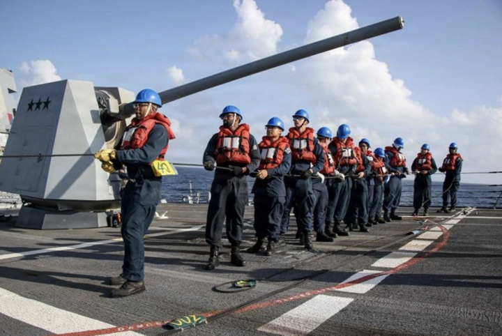 Lệnh khai hỏa 'lơ lửng': Mỹ tập hợp binh lực, Iran đối mặt kịch bản tồi tệ nhất? - Ảnh 2