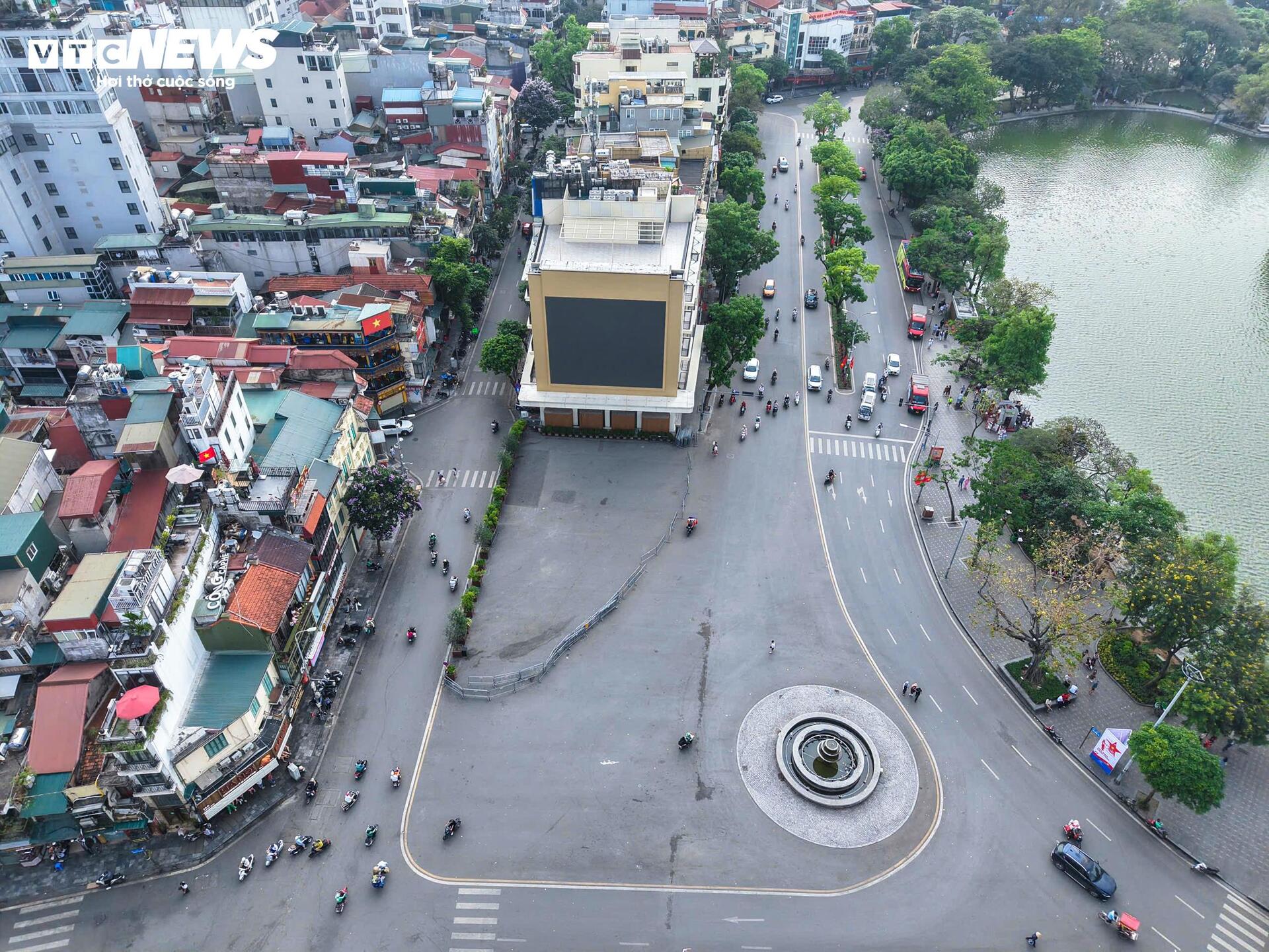 Quảng trường hơn 2ha sát Hồ Gươm dần lộ diện sau 5 tháng giải phóng mặt bằng - Ảnh 10