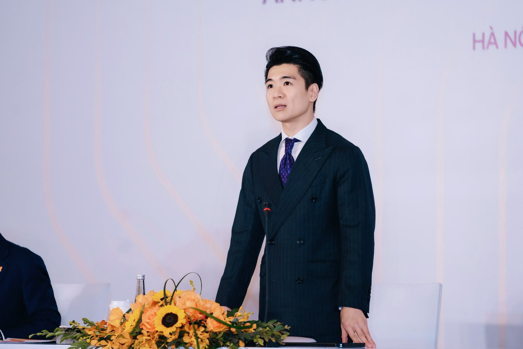 Nhan sắc tổng tài "vạn người mê" của Chủ tịch công ty chứng khoán tại đại hội cổ đông 2026: Nghìn tỷ nhưng không lạnh lùng! - Ảnh 1