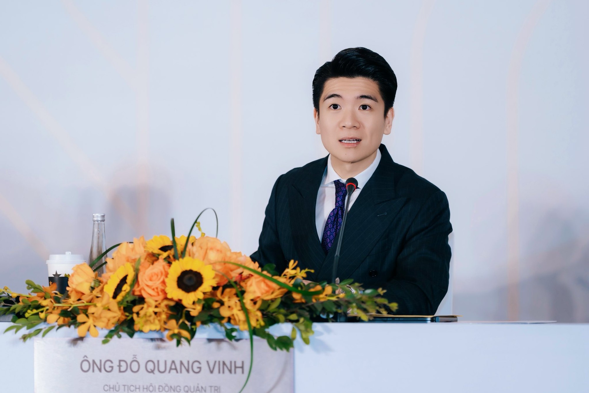 Nhan sắc tổng tài "vạn người mê" của Chủ tịch công ty chứng khoán tại đại hội cổ đông 2026: Nghìn tỷ nhưng không lạnh lùng! - Ảnh 2