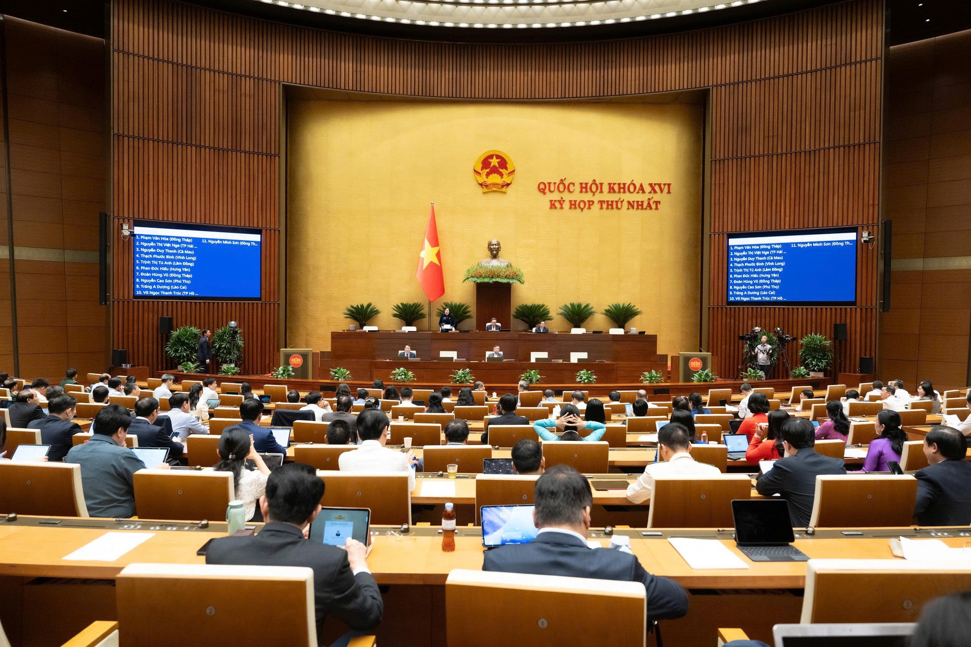 Đại biểu Quốc hội đề xuất ngưỡng chịu thuế với hộ kinh doanh lên 3 tỷ đồng/năm - Ảnh 2