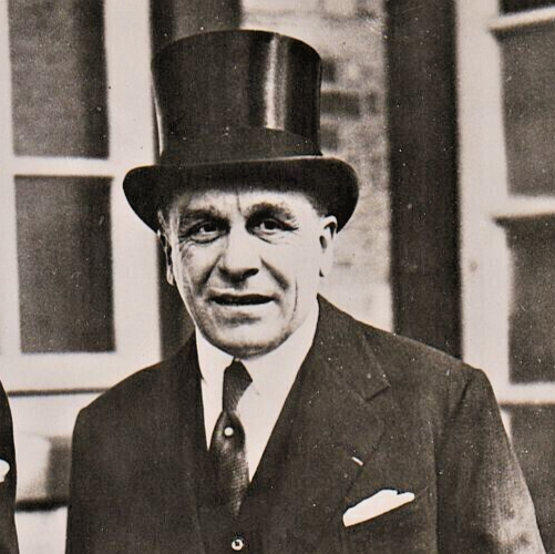 Tỷ phú giàu thứ 3 thế giới rơi thẳng từ máy bay xuống biển mà không một ai biết - Ảnh 1