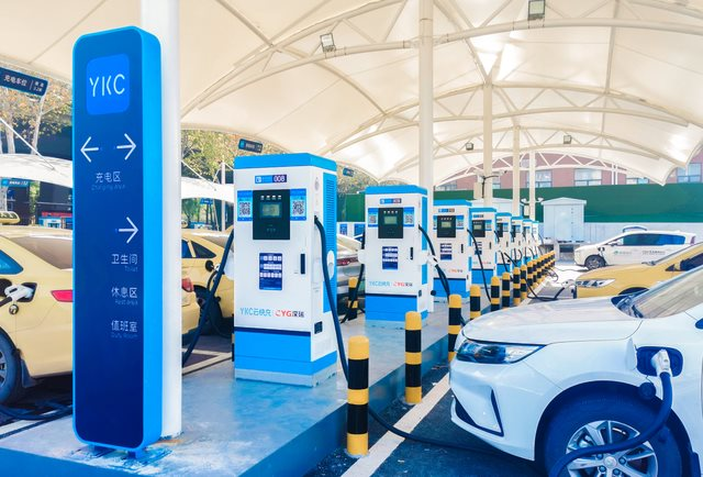 Cuộc đua sạc pin nhanh như đổ xăng: BYD gọi, Geely trả lời - ra mắt pin 'gạch vàng' sạc 10-97% trong gần 9 phút - Ảnh 2