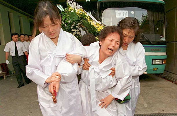 Hàn Quốc: Nỗi đau 30 năm sau thảm họa sập tòa nhà bách hóa trong 20 giây khiến 1.500 người bị chôn vùi - Ảnh 12