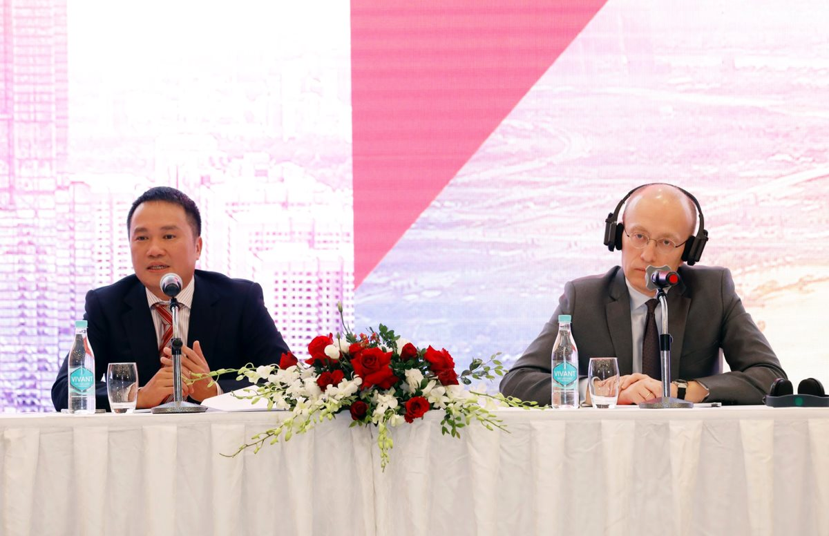 Tổng Giám đốc Techcombank nhận thù lao gần 28 tỷ đồng, gấp 6 lần Chủ tịch Hồ Hùng Anh - Ảnh 1