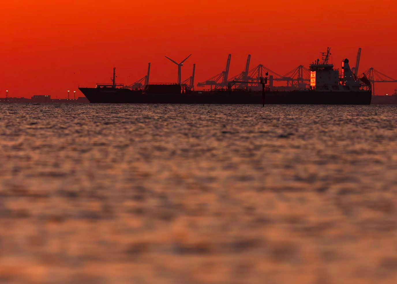 Nga đón 'lộc từ trên trời rơi xuống': Sau dầu và khí đốt, cả thế giới 'khát' một loạt mặt hàng khác, Moscow thu về vài chục tỷ USD 'dễ như ăn kẹo' - Ảnh 1