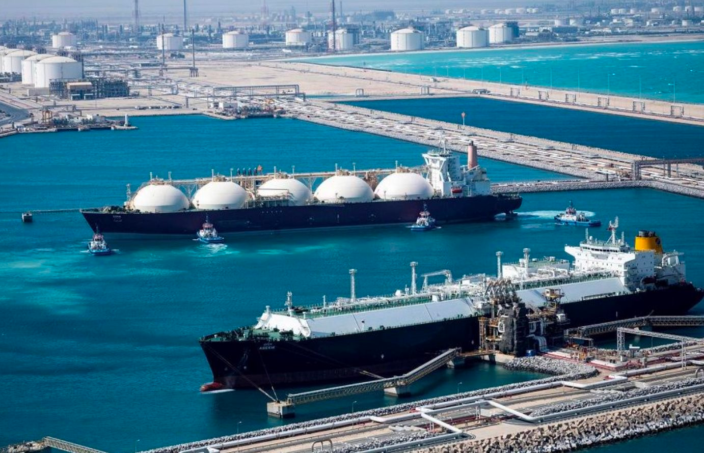 Tàu chở LNG của quốc gia đồng minh Mỹ đang vượt eo biển Hormuz để đến Trung Quốc bất ngờ quay đầu, không thể di chuyển - Ảnh 1