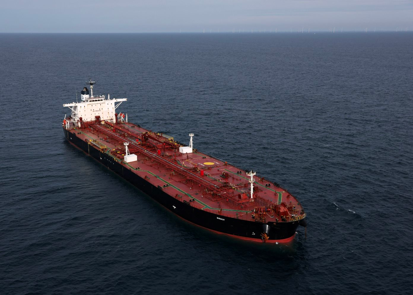 Siêu tàu treo cờ Nga, có khả năng chở hơn 2 triệu thùng dầu, bất ngờ được đi qua eo biển Hormuz: Iran có ý định gì? - Ảnh 1