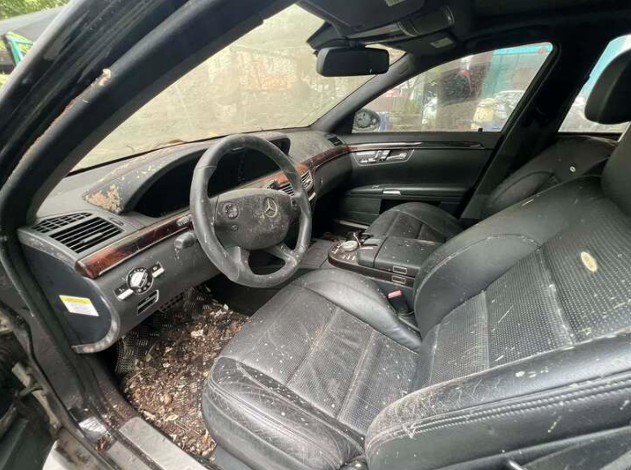 Vụ xe sang Mercedes bị “bỏ quên” 10 năm trên vỉa hè Hà Nội: Công an thông tin bất ngờ - Ảnh 2