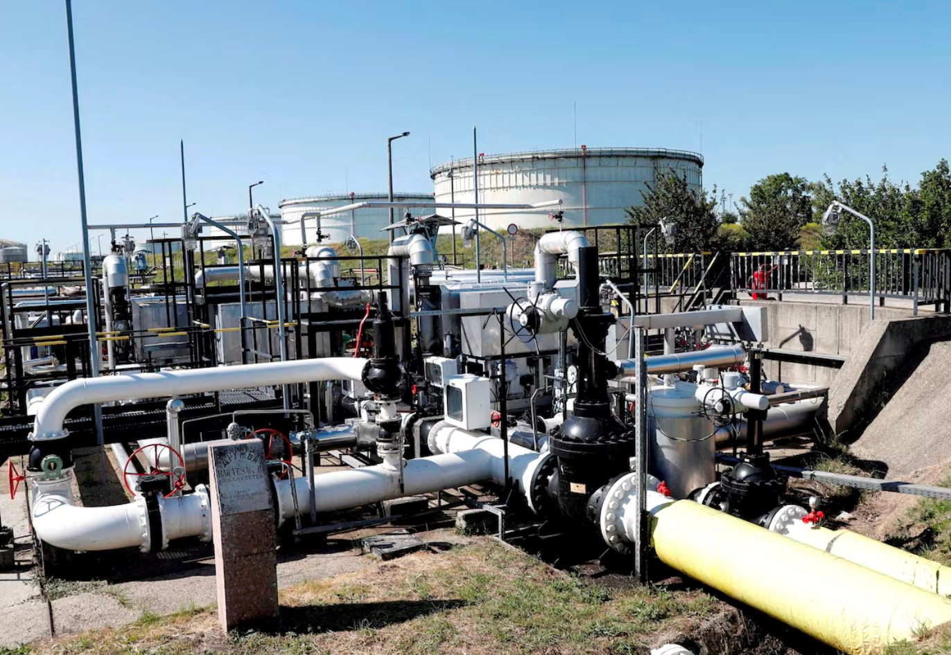 Vừa mở van đường ống công suất hơn 9 triệu tấn dầu Nga đến châu Âu, Ukraine đón tin vui chưa từng có - Ảnh 1