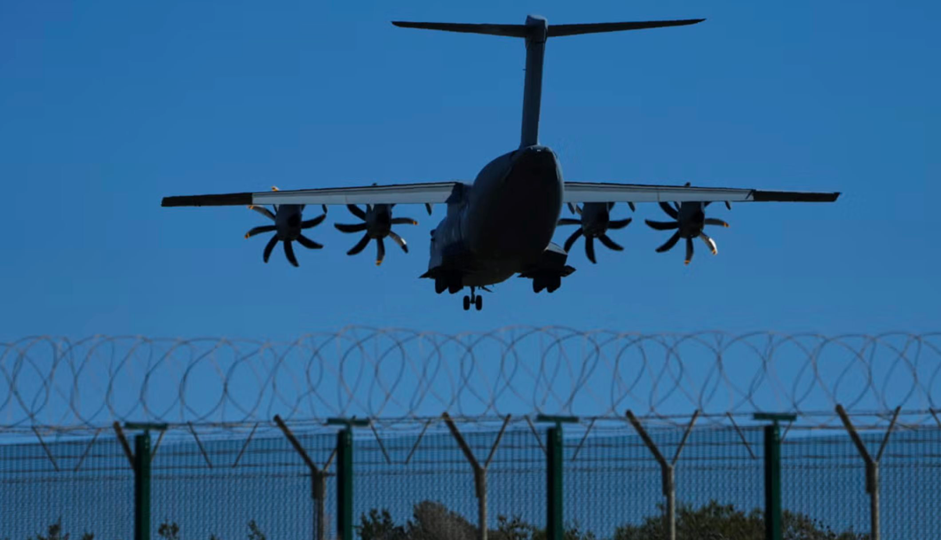 Pháp gia nhập loạt đồng minh EU không cho máy bay quân sự Mỹ mượn đường để tấn công Iran, 'anh cả' châu Âu lục đục việc để Mỹ sử dụng căn cứ: Washington nói gì? - Ảnh 1