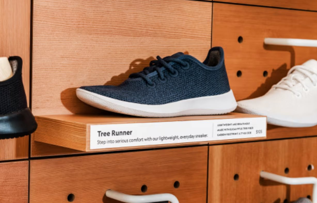 Dấu chấm hết của 1 startup giầy 4 tỷ USD: Vừa phải bán mình với giá gần như bằng 0, cổ phiếu 'bốc hơi' 95% kể từ khi lên sàn - Ảnh 2