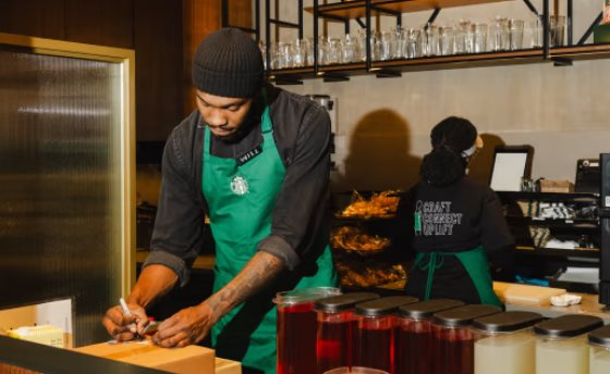 Một chuỗi cà phê tăng cường chính sách khách hàng phải tips cho nhân viên, cá nhân xuất sắc được thưởng 8 triệu đồng/quý - Ảnh 1