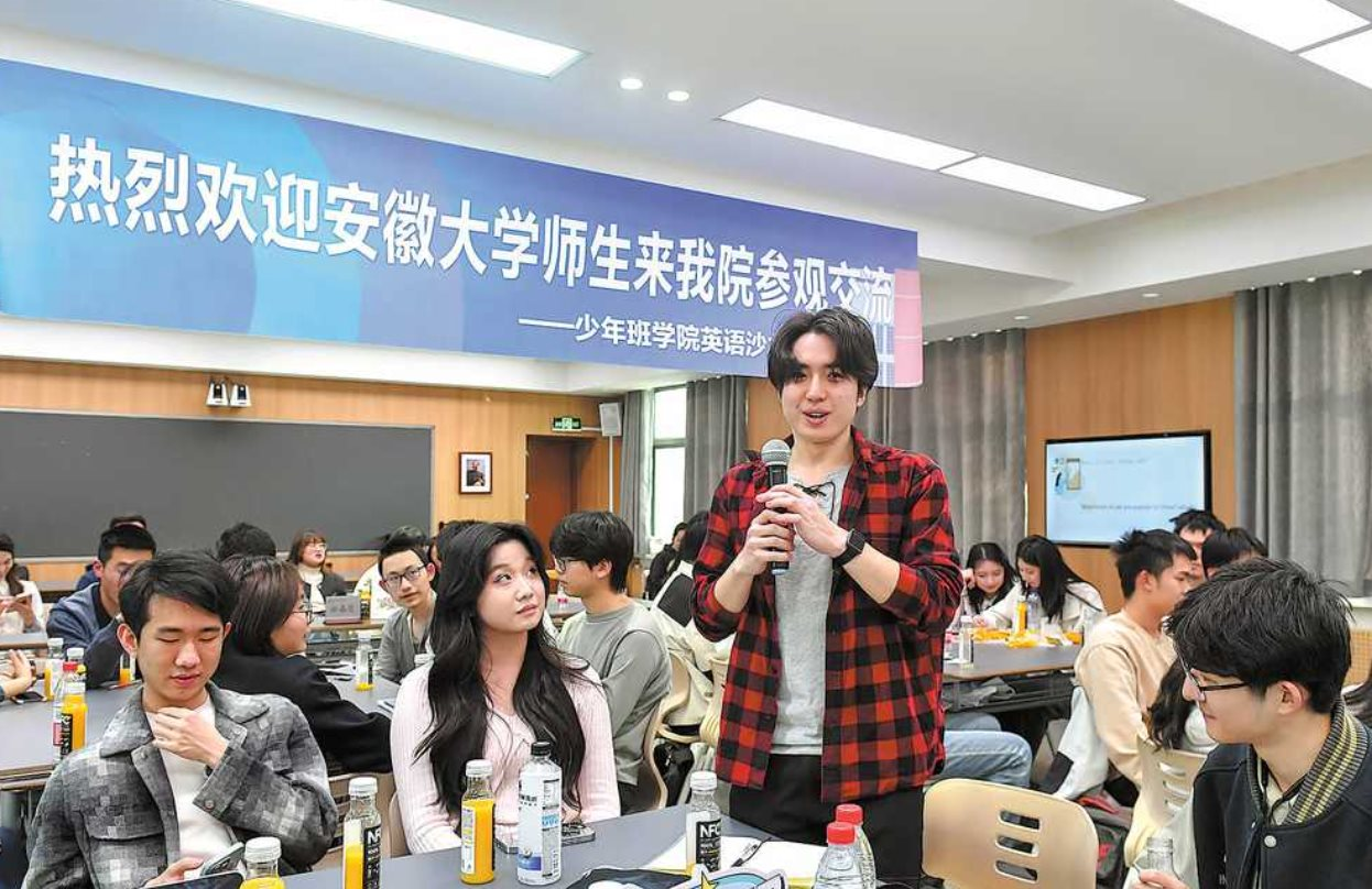 Hơn 100 trường đại học 'khai tử' ngành ngoại ngữ, AI khiến dịch thuật không còn là kỹ năng sống còn - Ảnh 2