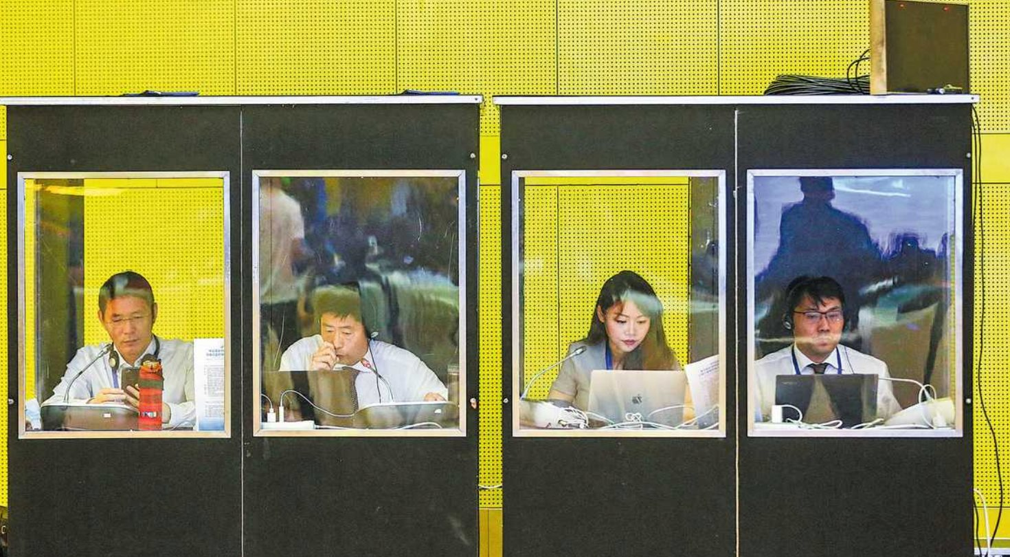 Hơn 100 trường đại học 'khai tử' ngành ngoại ngữ, AI khiến dịch thuật không còn là kỹ năng sống còn - Ảnh 1