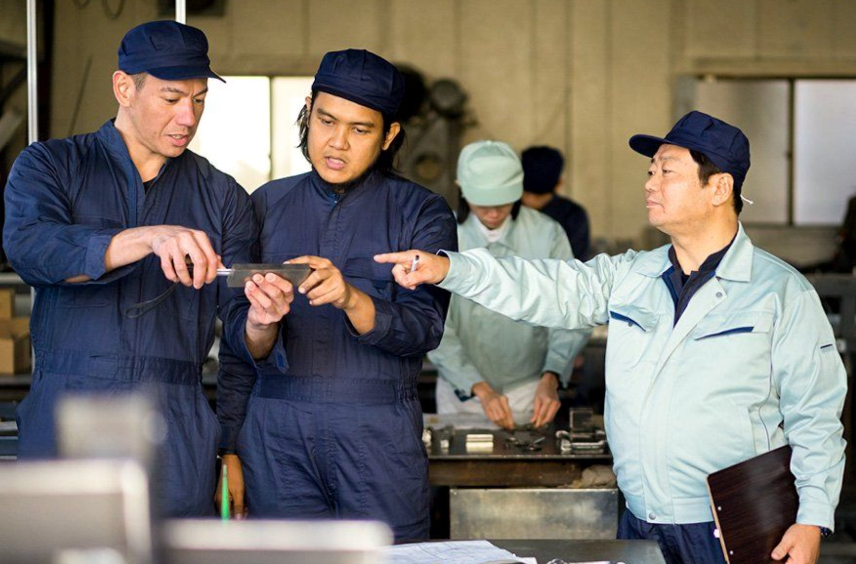 Buồn của nền kinh tế thứ 2 châu Á: Thu nhập 500 triệu đồng/năm vẫn khó sống, nhiều ngành mỗi năm chứng kiến 10.000 thực tập sinh ra đi - Ảnh 2