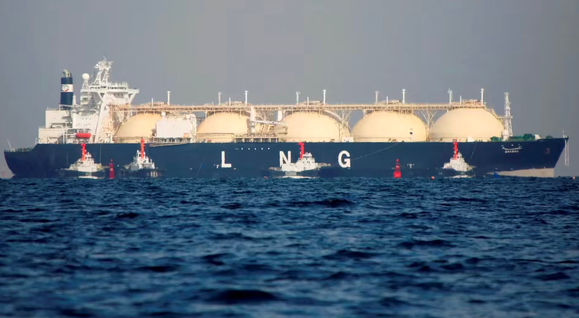 Iran vừa có động thái khiến loạt đồng minh Mỹ sững sờ tại Eo biển Hormuz, âm thầm tuyên bố không có trường hợp nào là ngoại lệ - Ảnh 1