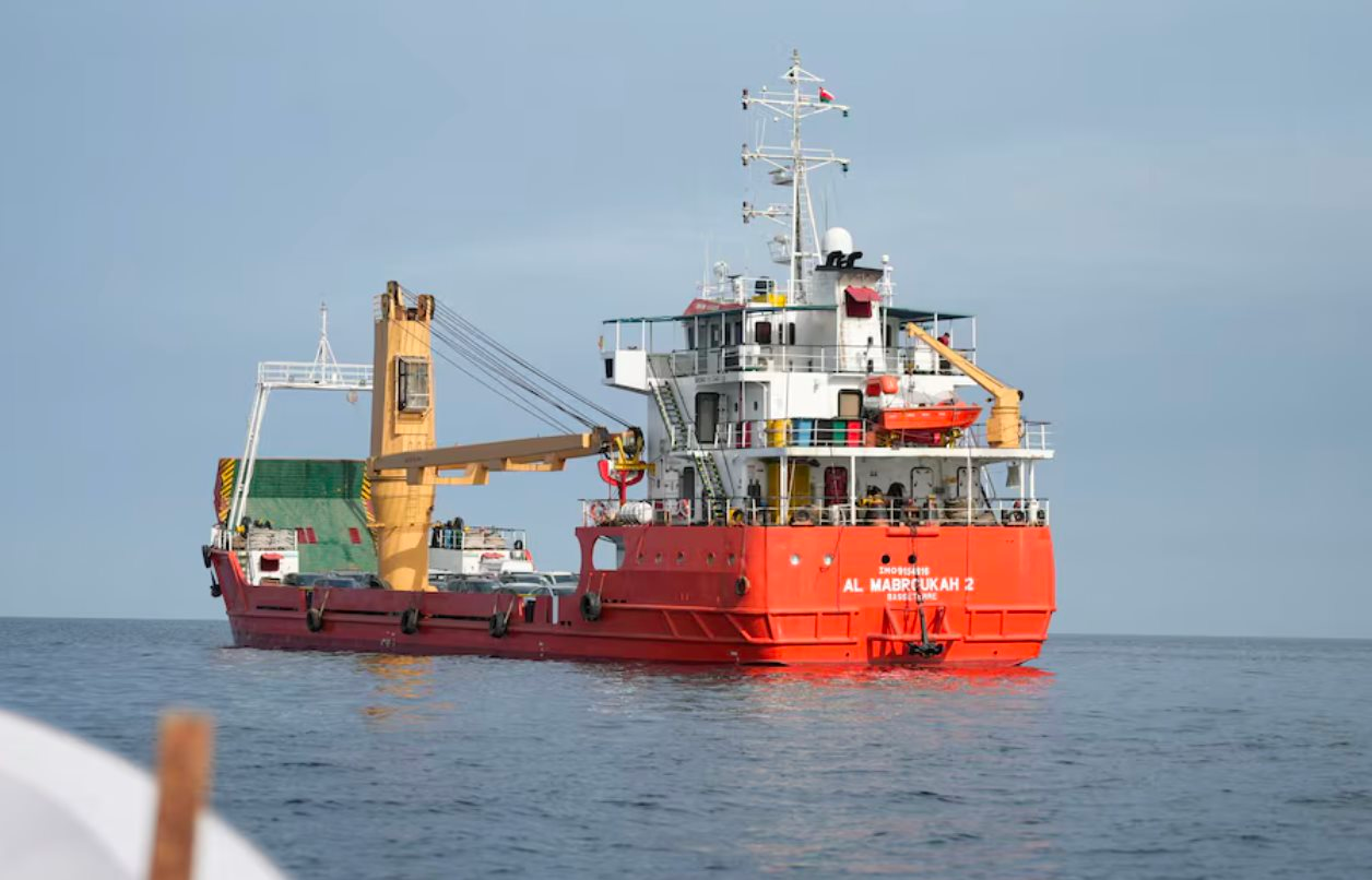 Mỹ tuyên bố phong toả Eo biển Hormuz: 2 triệu thùng dầu biến mất mỗi ngày, gần 200 tàu chở dầu không thể di chuyển - Ảnh 1