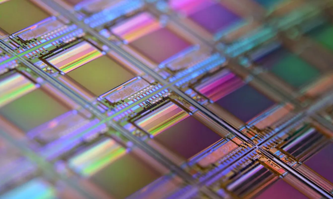 Tại sao cả ngành bán dẫn lại đang phụ thuộc vào một hãng bột ngọt Nhật Bản? - Ảnh 2