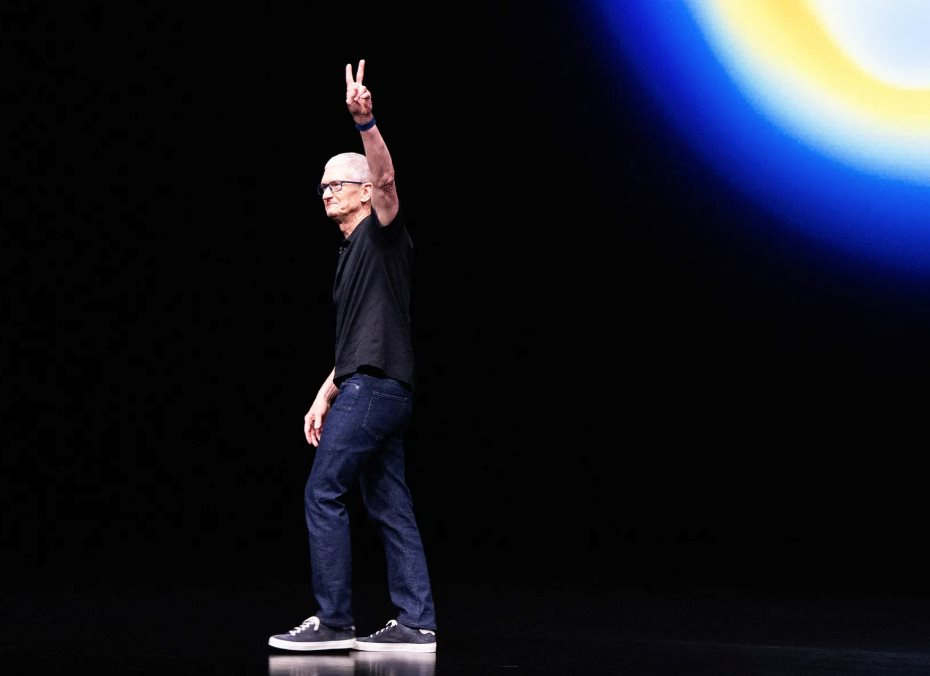 Nóng: Tim Cook từ chức CEO Apple - Ảnh 1