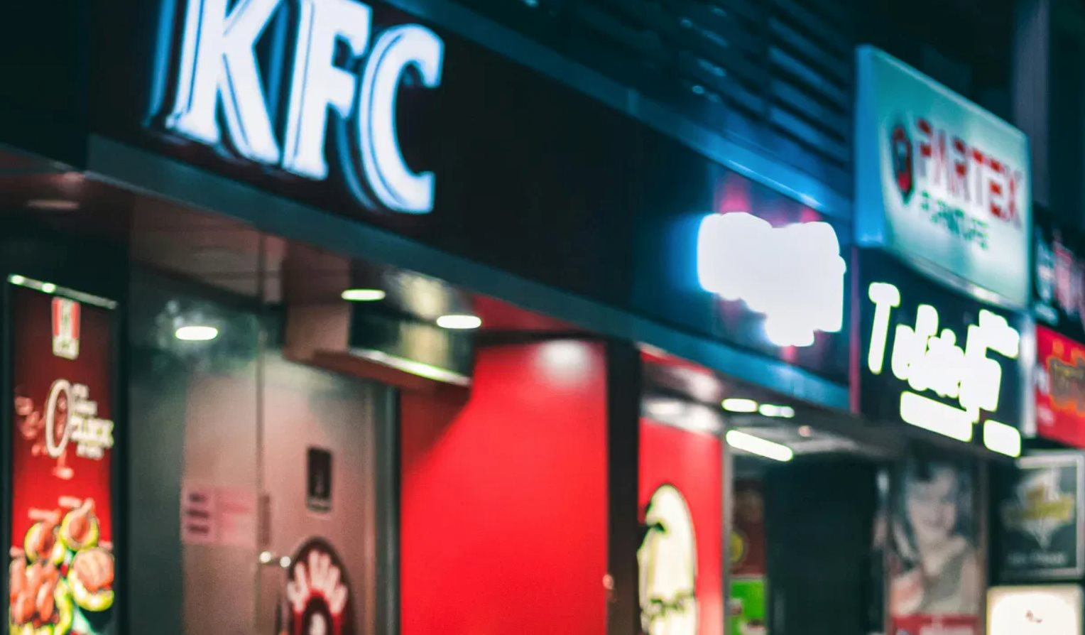 Chuyện gì đang xảy ra với KFC: Phải đóng cửa 25 chi nhánh tại một quốc gia ĐNÁ, cắt bỏ gần 2.000 nhân sự, nợ phải trả cao kỷ lục - Ảnh 1
