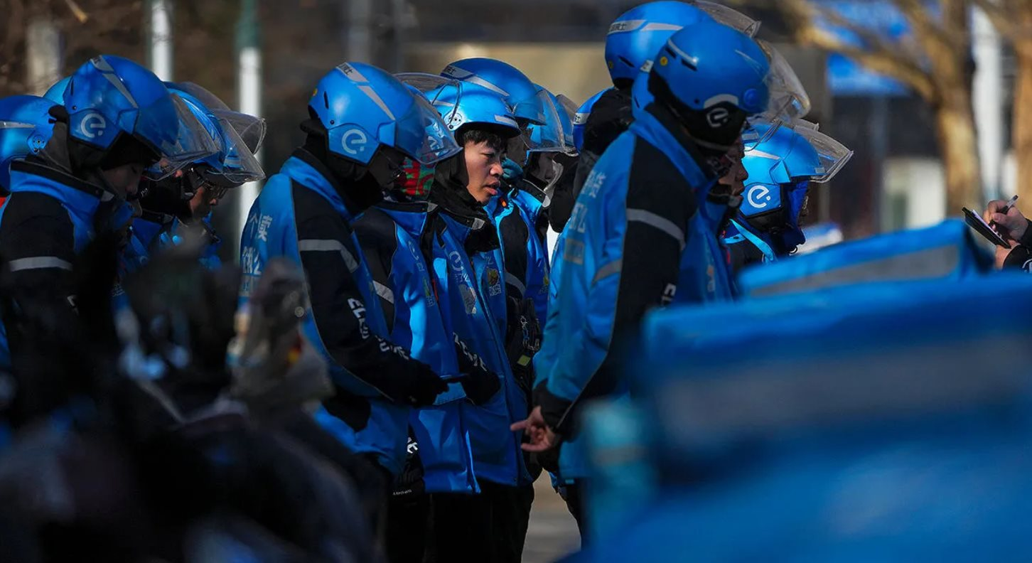 Trung Quốc chuẩn hóa quy tắc lao động cho shipper, người giao hàng không còn sợ bị bóc lột, các ông lớn công nghệ phải tuân thủ luật chơi mới - Ảnh 2