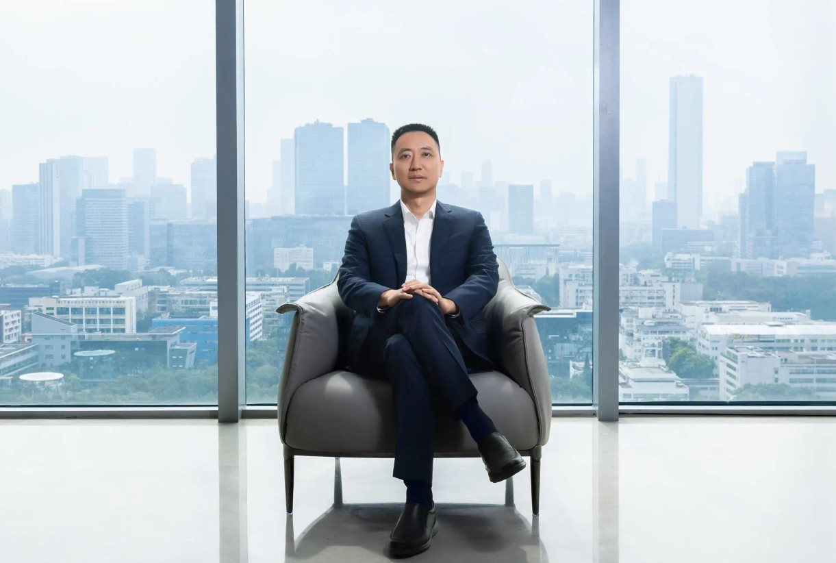 Tiến sĩ 46 tuổi thành tỷ phú USD nhờ công ty vô danh, nổi tiếng giới công nghệ khi giúp Robot đoạt huy chương vàng chạy marathon - Ảnh 1