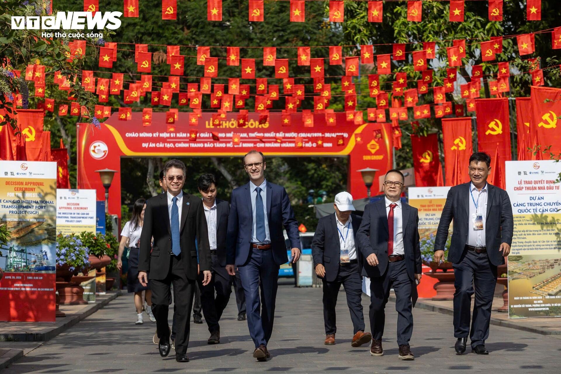 Cận cảnh siêu cảng quốc tế vừa được TP.HCM trao quyết định chấp thuận nhà đầu tư - Ảnh 1