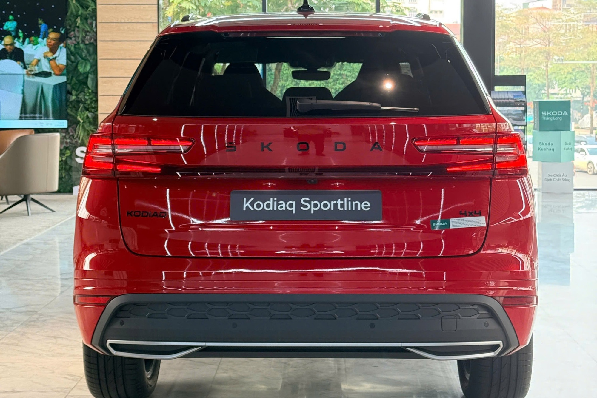 Skoda Kodiaq 2026 về đại lý tại Việt Nam: Giá từ 1,628 tỷ đồng cao hơn Palisade bản đắt nhất, thêm nhiều 'đồ chơi' bên trong, nay đã 'full' ADAS - Ảnh 6